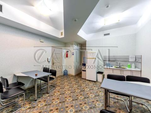 комерційна за адресою Петропавлівська вул., 4