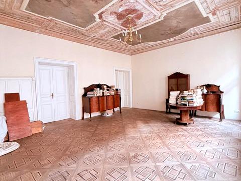 коммерческая по адресу Гетьмана Дорошенко ул. (Жовтневая), 38