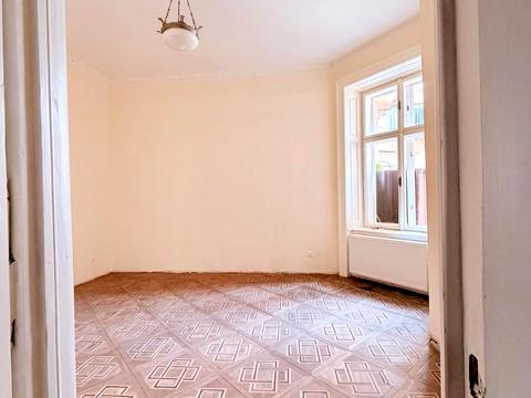 коммерческая по адресу Гетьмана Дорошенко ул. (Жовтневая), 38