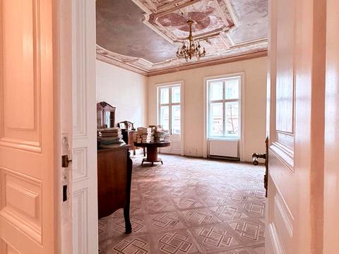 коммерческая по адресу Гетьмана Дорошенко ул. (Жовтневая), 38