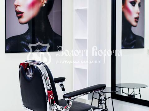 коммерческая по адресу Молодіжна ул., 12