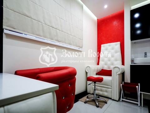 коммерческая по адресу Молодіжна ул., 12