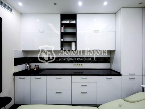 коммерческая по адресу Молодіжна ул., 12