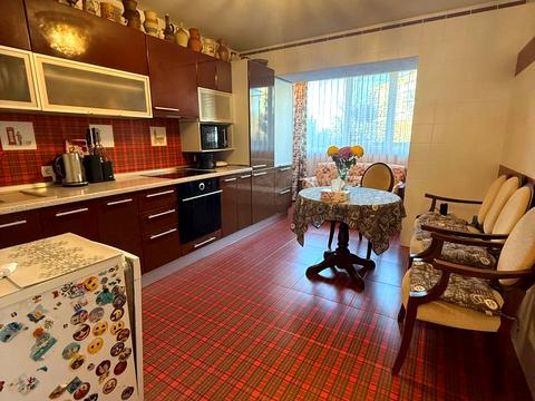 квартира за адресою Захисників України вул. (1-го Травня), 19