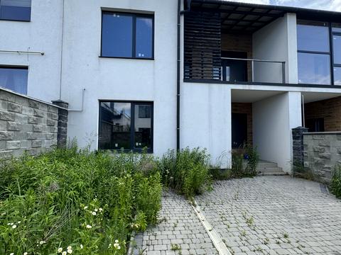 будинок за адресою героів крут