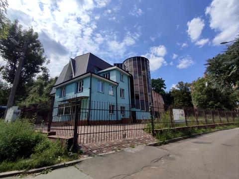 комерційна за адресою Задорожний пров., 3