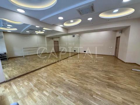 комерційна за адресою Євгена Коновальця вул. (Щорса), 36Д