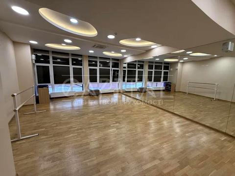 комерційна за адресою Євгена Коновальця вул. (Щорса), 36Д