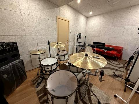 комерційна за адресою Євгена Коновальця вул. (Щорса), 36Д