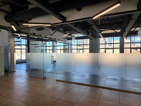 комерційна за адресою Барикадна вул., 7