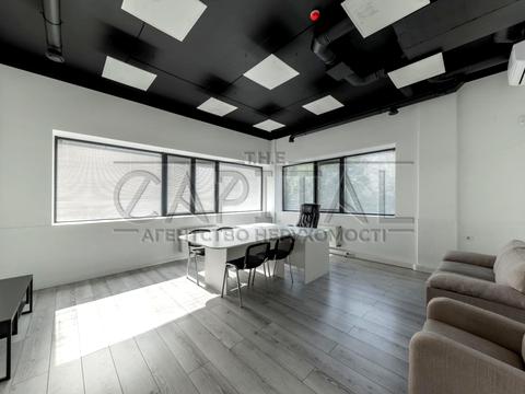 комерційна за адресою Редутна вул., 60