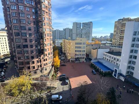 комерційна за адресою Євгена Коновальця вул. (Щорса), 36-Д