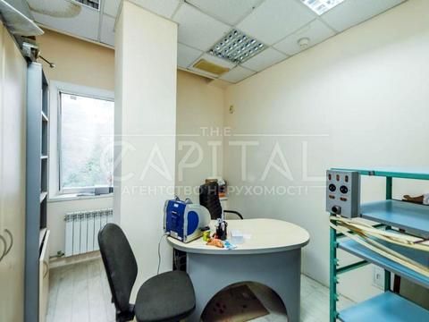 комерційна за адресою Євгена Коновальця вул. (Щорса), 15/3