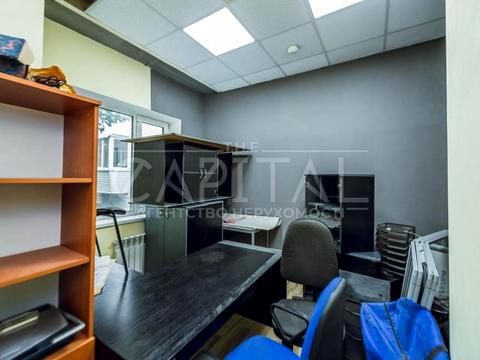 комерційна за адресою Євгена Коновальця вул. (Щорса), 15/3