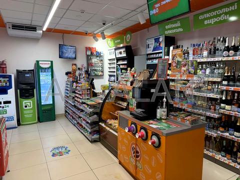 комерційна за адресою Дніпровська набережна вул., 16-Г