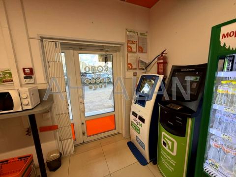 комерційна за адресою Дніпровська набережна вул., 16-Г