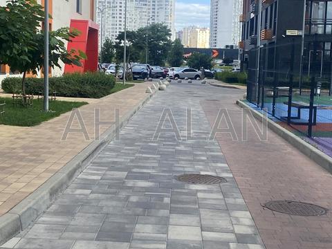 комерційна за адресою Дніпровська набережна вул., 16-Г