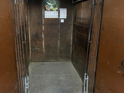 коммерческая по адресу Журналістів ул., 1