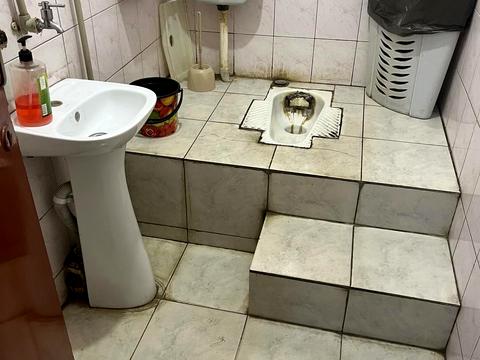 коммерческая по адресу Журналістів ул., 1