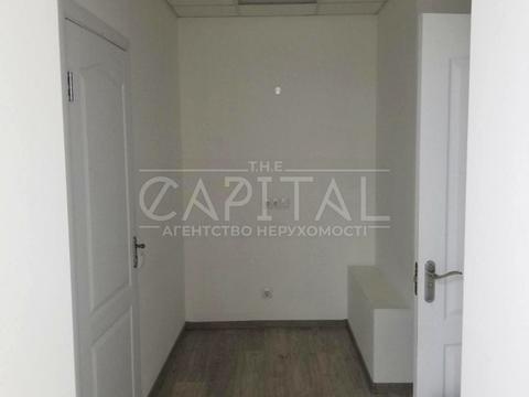 комерційна за адресою Банкова вул., 3