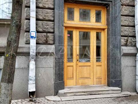 комерційна за адресою Банкова вул., 3