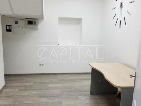 комерційна за адресою Банкова вул., 3