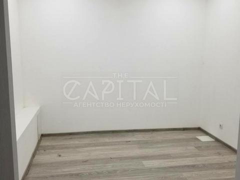 комерційна за адресою Банкова вул., 3