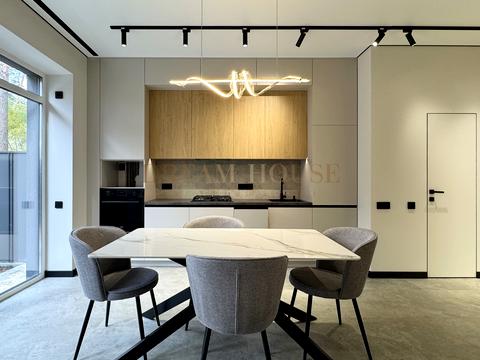 будинок за адресою Сім'ї Шкарівських вул.