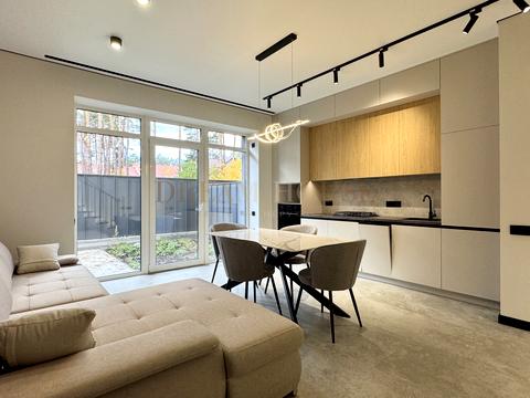 будинок за адресою Сім'ї Шкарівських вул.