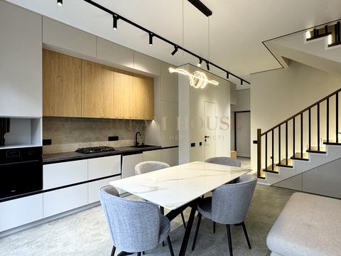 будинок за адресою Сім'ї Шкарівських вул.