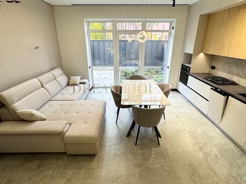 будинок за адресою Сім'ї Шкарівських вул.