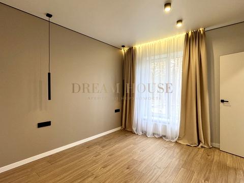 будинок за адресою Сім'ї Шкарівських вул.