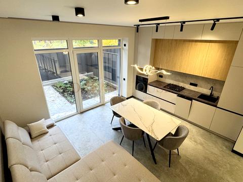 будинок за адресою Сім'ї Шкарівських вул.