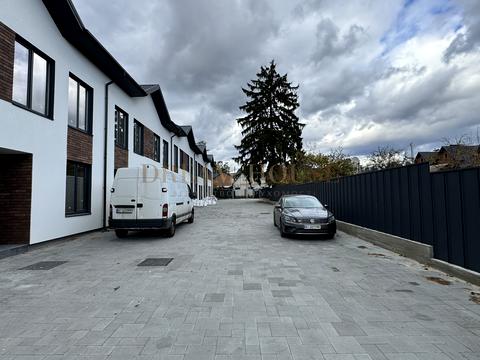 будинок за адресою Сім'ї Шкарівських вул.