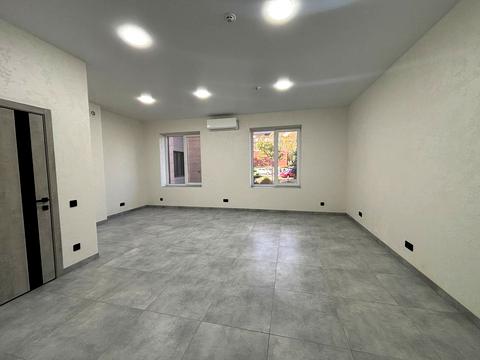 комерційна за адресою Соборна пл. (Жовтнева), 14