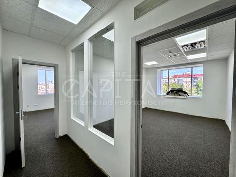 комерційна за адресою Шовковична вул., 42-44