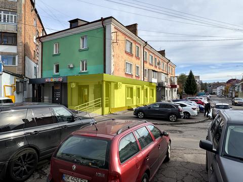 комерційна за адресою Пластова вул. (Остафова), 3