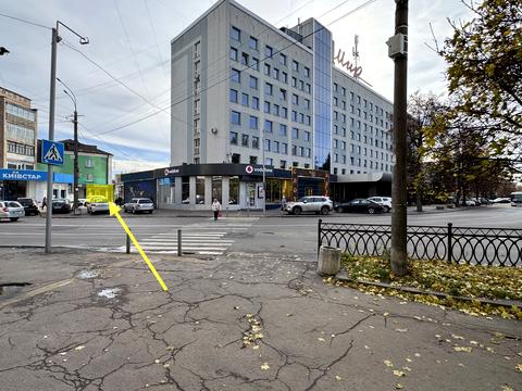 комерційна за адресою Пластова вул. (Остафова), 3