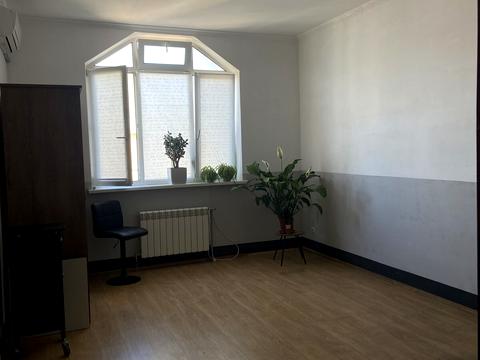 комерційна за адресою Гната Хоткевича вул. (Червоногвардійська), 8