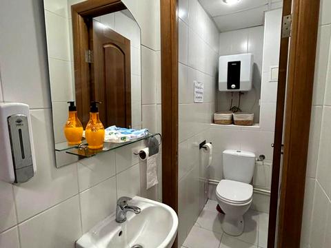 комерційна за адресою Лесі Українки бульв., 7-Б