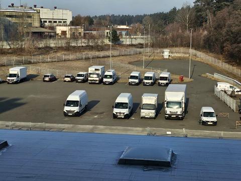 комерційна за адресою Паркова вул., 1