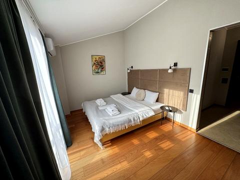 коммерческая по адресу Петра Сагайдачного ул., 1