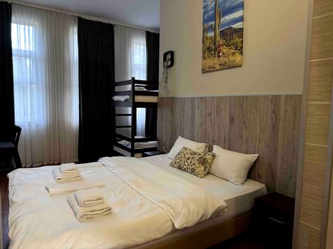 коммерческая по адресу Петра Сагайдачного ул., 1