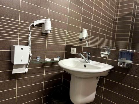 коммерческая по адресу Петра Сагайдачного ул., 1