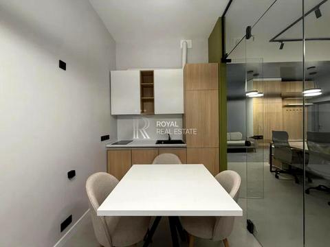 комерційна за адресою вул. Володимирська, 81 б