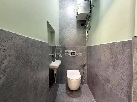 комерційна за адресою вул. Володимирська, 81 б