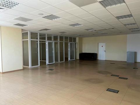 комерційна за адресою Паркова вул., 1