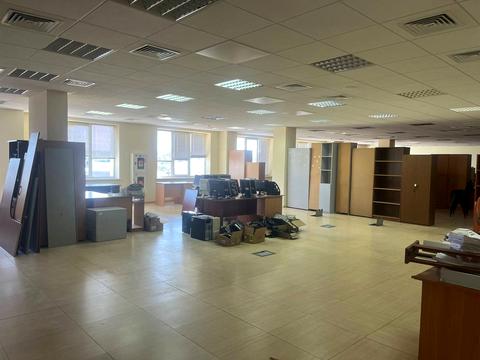 комерційна за адресою Паркова вул., 1