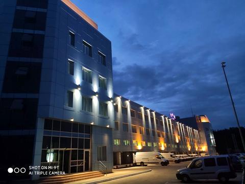 комерційна за адресою Паркова вул., 1