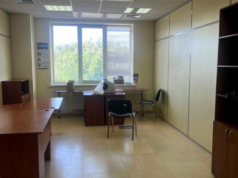 комерційна за адресою Паркова вул., 1